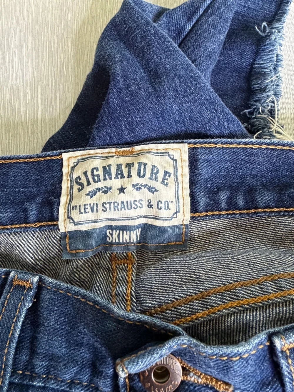 Levi’s Signature Skinny Bermuda Denim Shorts Blue Size 10